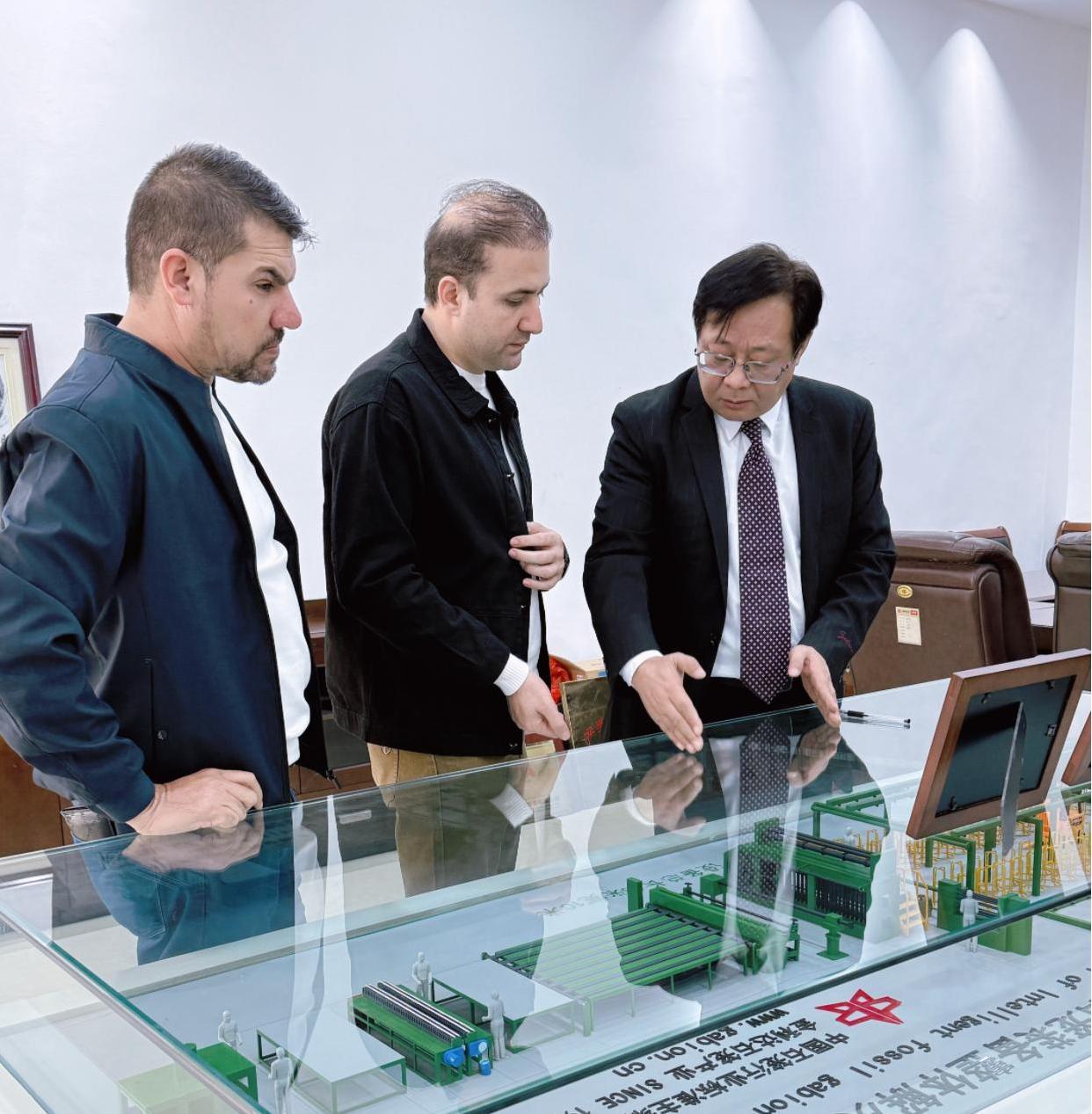 Latest company blogs about Afghan Clients Visit Jinlida Factory to Explore Gabion Machine Cooperation