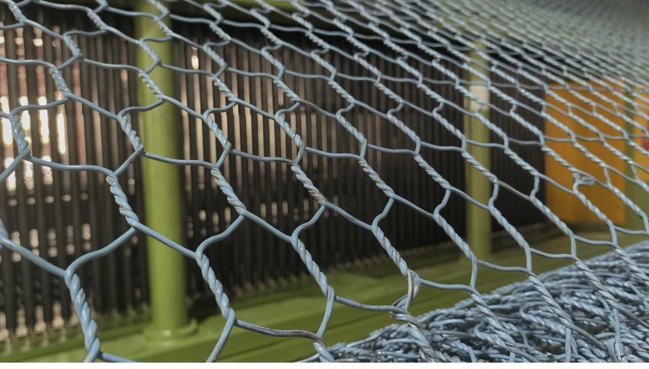 Latest company blogs about Can a CNC Gabion Mesh Machine Switch from 3 Twist to 5 Twist?