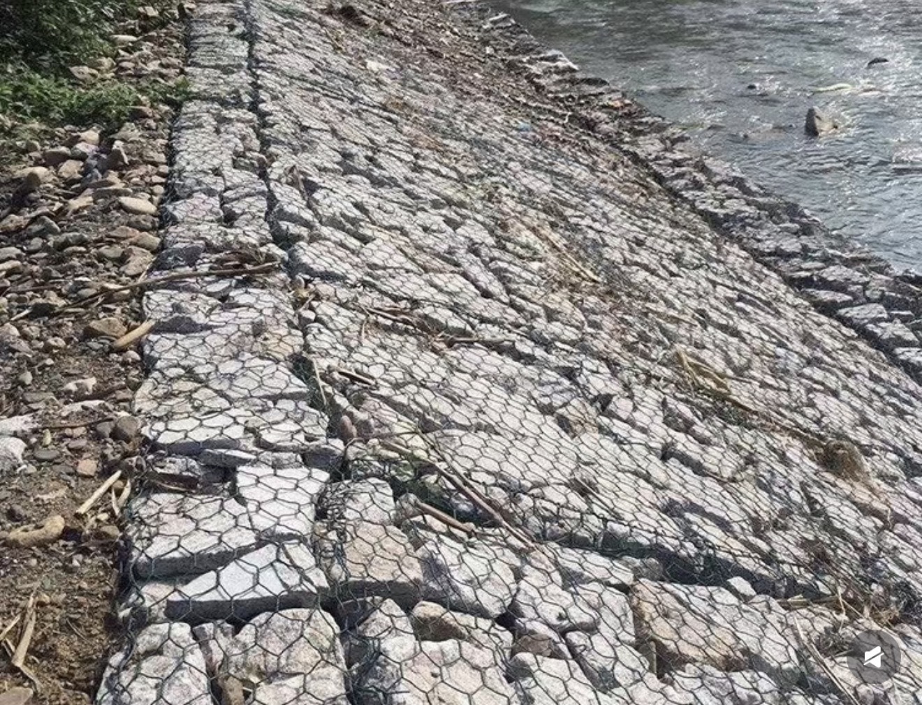 Latest company blogs about CNC Gabion Mesh Machine Technology Breakthrough: 5300mm Ultra-Wide Equipment Resolves Large-Scale Hydraulic Riverbank Stabilization Challenges