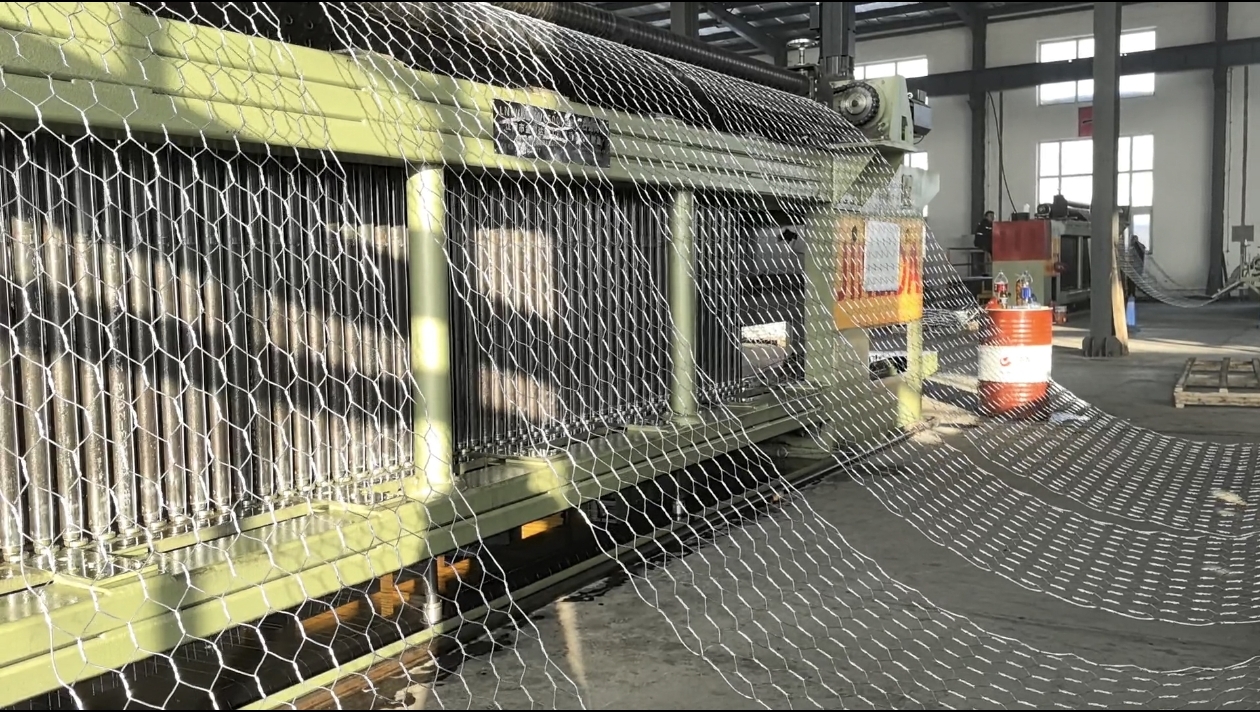 Double-Twist Hexagonal Mesh Machine with 220/380V Voltage 5300mm ...